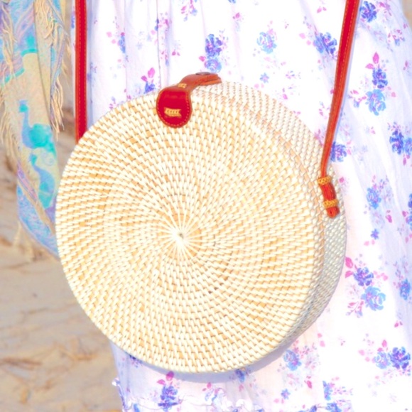 Nantucket Style Large Crossbody Woven Rattan Bag - Picture 9 of 16